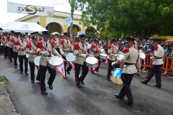 Los estudiantes de Choluteca en el desfile de aniversario.