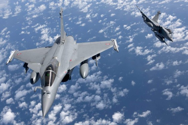 Aviones franceses bombardean bastiones de Isis en Siria