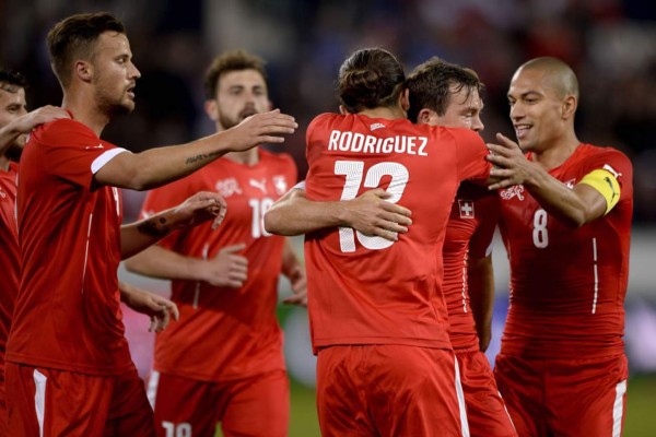 Suiza se impone a Perú pero sigue sin destilar buenas sensaciones