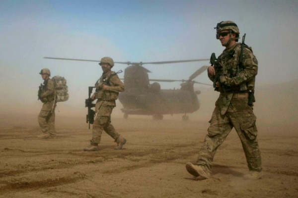 Biden envía 3,000 soldados a Kabul para evacuar casi toda la embajada de EEUU