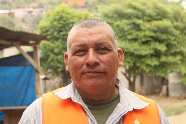 Construyen gavión con llantas viejas: protegen sus casas y ganan dinero