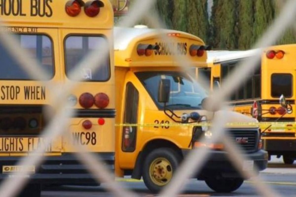 Cierran más de 900 escuelas públicas en Los Ángeles por amenaza no especificada