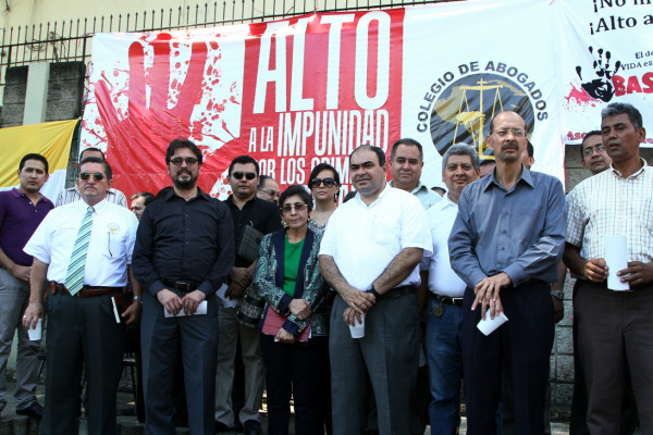 Abogados piden justicia por asesinatos