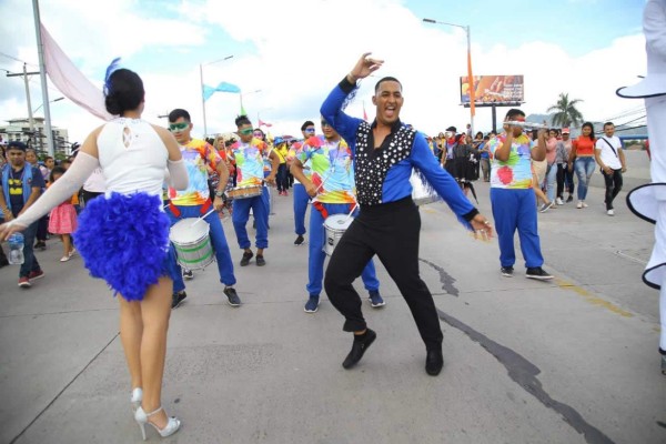 Fiesta y algarabía se vive en el gran carnaval de Tegucigalpa