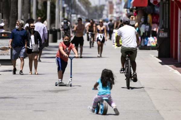 Alcalde de Los Ángeles cortará energía y agua a quienes realicen fiestas en pandemia