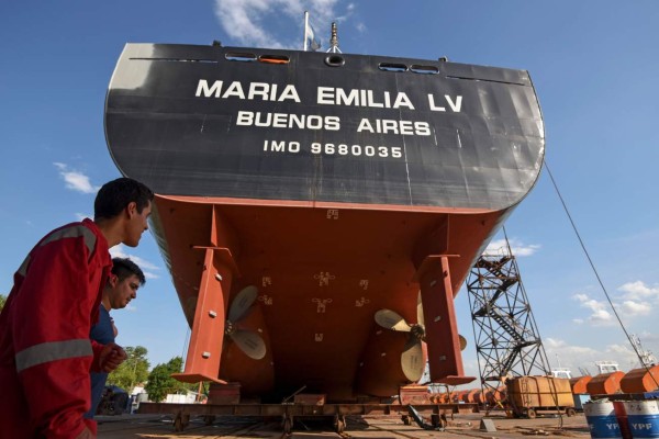 Armada argentina investiga 'nuevos contactos' en búsqueda de submarino