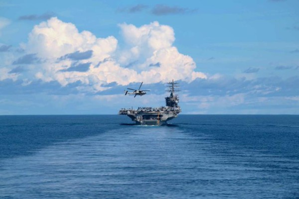 La Armada de EEUU busca a un marine desparecido