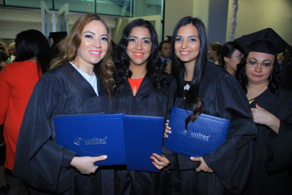 Unitec gradúa a 363 nuevos profesionales