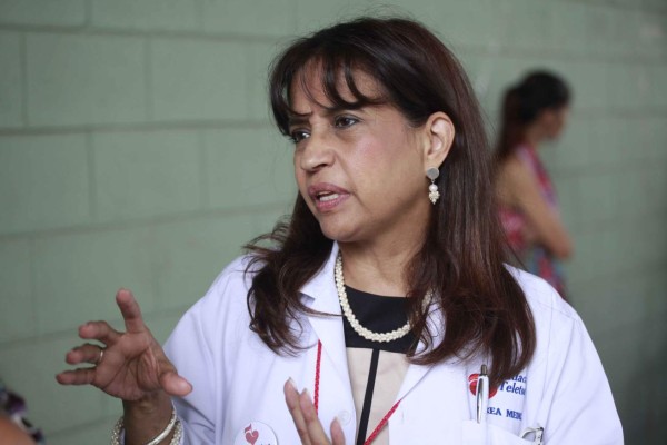 Paciente egresa de Teletón tras 17 años de rehabilitación