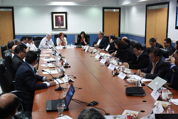 La DEI acuerda seguir socializando régimen de facturación a empresas