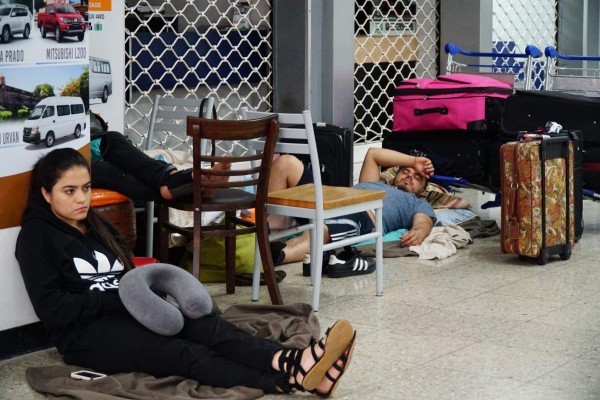 El calvario de los pasajeros: 'No me querían dejar pasar ni a pie”