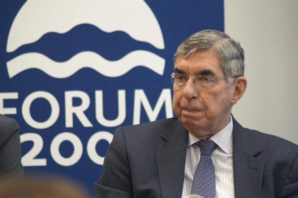 Arias aboga por 'modificaciones' al acuerdo de paz con las FARC  