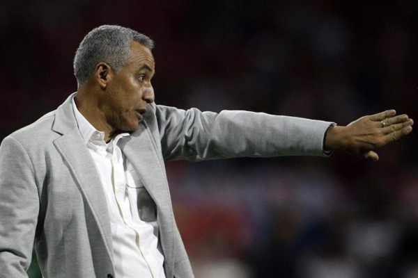 El entrenador colombiano Alexis Mendoza dirigirá el Sporting Cristal de Perú
