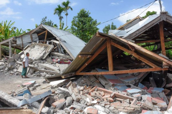 Terremoto deja 14 muertos y cientos de heridos en turística isla de Indonesia