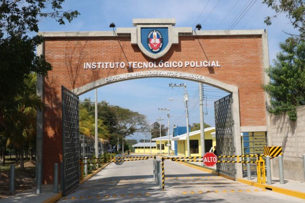 Inauguran juegos deportivos con ocho academias de policía