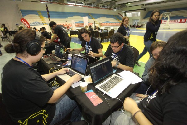 Realidad aumentada para el museo gana reto Hackathon 2018