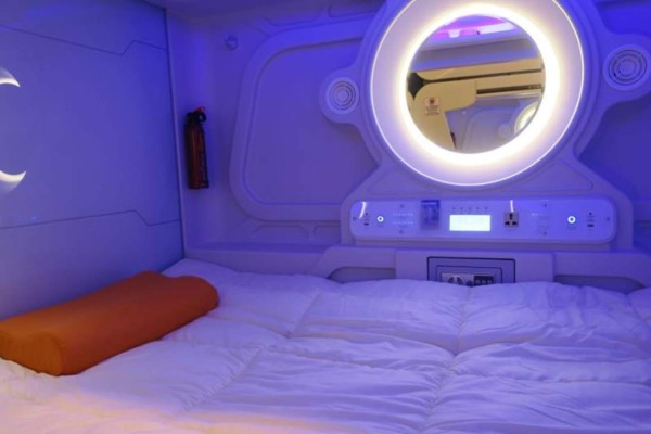 Vista del interior de las cápsulas del hotel 'Prado capsule' este martes, en La Paz, Bolivia. EFE