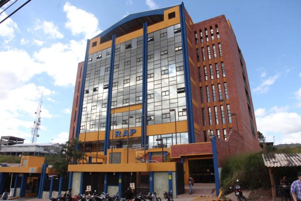 Altos ejecutivos del RAP ocultan sus sueldos