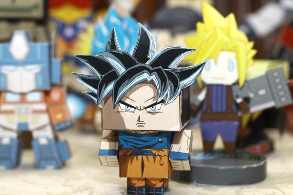 Convierten la cartulina en réplicas de héroes infantiles