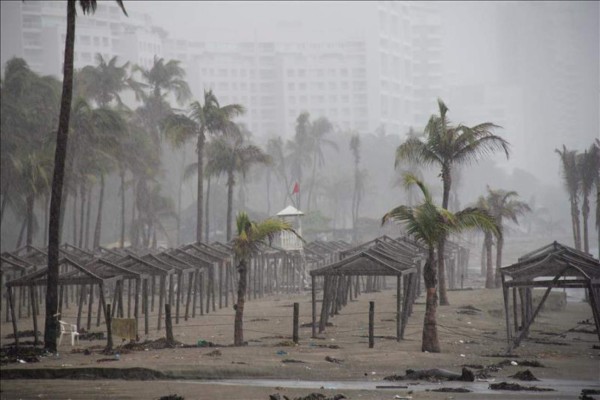 Dolores ya es huracán categoría 4 en el Pacífico mexicano