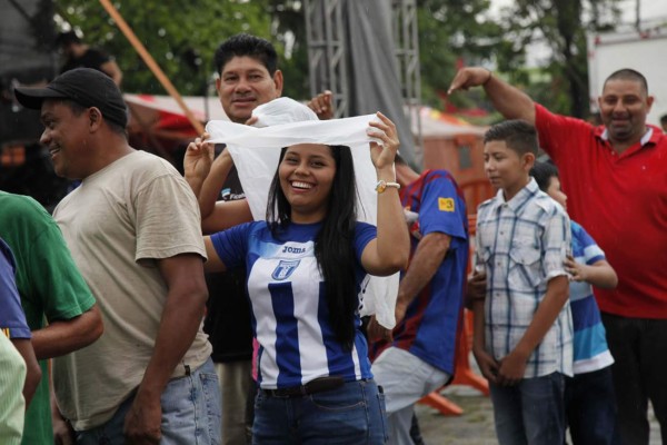 La Selección de Honduras se deja querer por la afición en el H-Fest