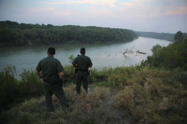 Rescatan a cinco migrantes hondureñas en el Río Bravo