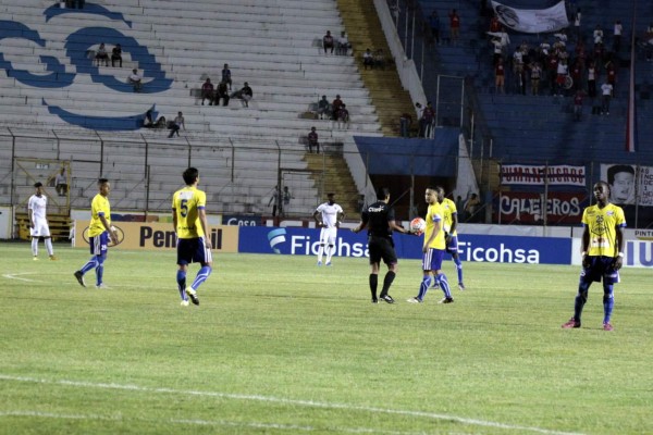 VIDEO: Insólita protesta de los jugadores del Victoria