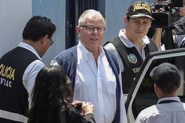 Detienen a expresidente peruano Kuczynski por caso Odebrecht