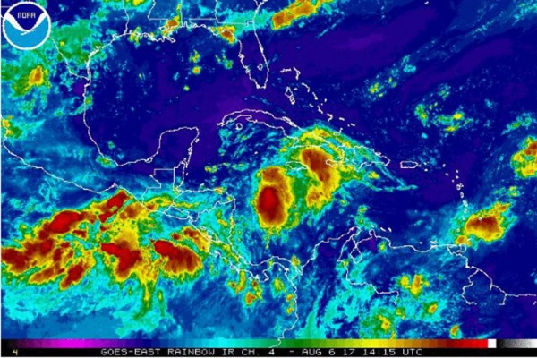 Sigue la tormenta Franklin a su paso por las costas de Honduras
