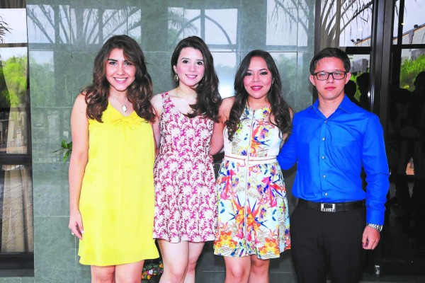 Emoción por el último año de secundaria