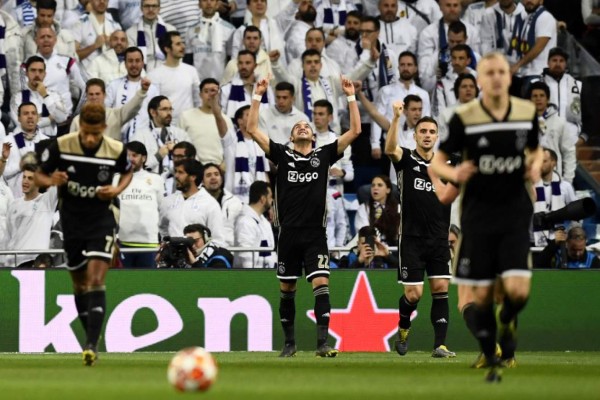 Ajax's Moroccan midfielder Hakim Ziyech (C) celebrates after scoring a goal during the UEFA Champions League round of 16 second leg football match between Real Madrid CF and Ajax at the Santiago Bernabeu stadium in Madrid on March 5, 2019. (Photo by GABRIEL BOUYS / AFP)