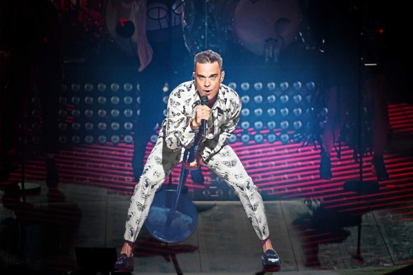 Robbie Williams regresa menos irreverente