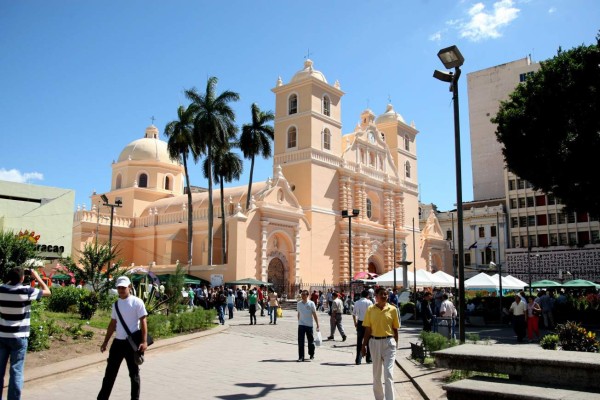 Fiesta y alegría en carnaval de Tegucigalpa