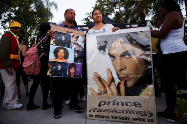 Incredulidad mundial por muerte de Prince, 'ícono' y 'genio'   
