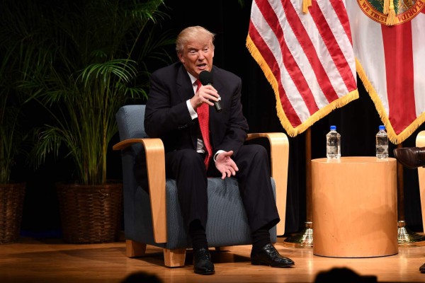 Trump busca el voto hispano en la Florida tras debate