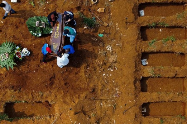 Brasil supera las 300,000 muertes por covid 19 y sigue siendo asolado por nuevas variantes