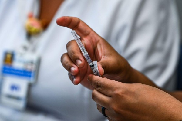 Pfizer detecta vacunas falsas contra covid 19 en México