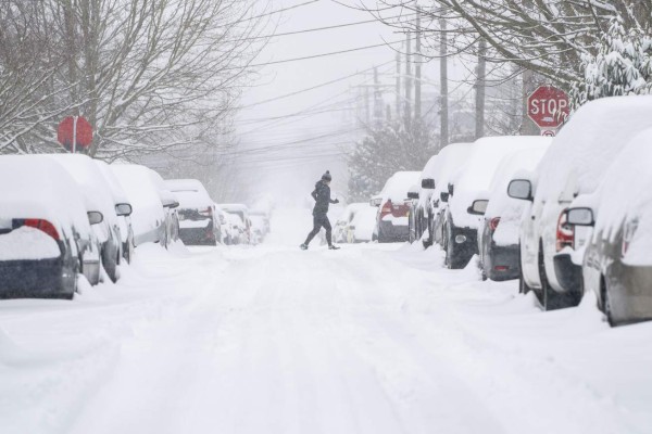 Texas declara estado de emergencia por tormenta invernal que azota EEUU