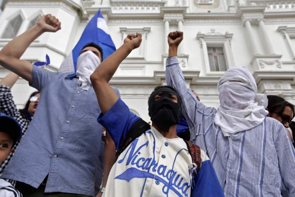 Ortega libera a presos políticos acorralado por la oposición