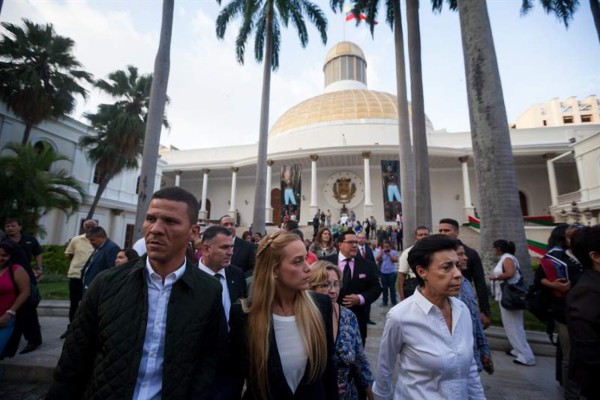 Asamblea de Venezuela suspende sesión tras fallo judicial