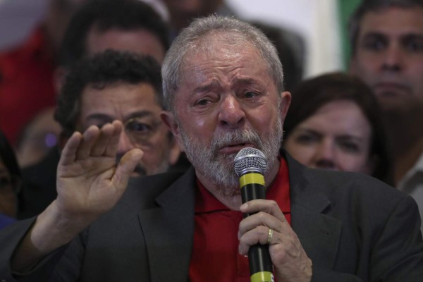 Lula da Silva rompe en llanto al defenderse de corrupción