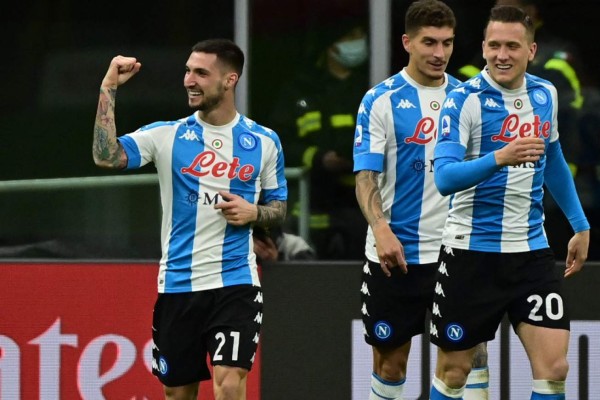 El AC Milan cae ante Napoli y le deja servido el scudetto al Inter