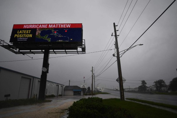 Matthew sigue su camino por Florida tras estela de muerte en el Caribe