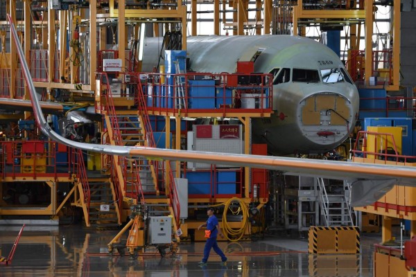Airbus abre planta en China para competir con Boeing