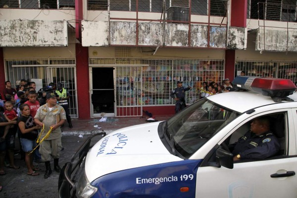 Dos asaltantes mueren en frustrado robo a tienda en La Ceiba