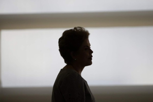 'El gobierno de Rousseff terminó': Líder opositor Aecio Neves