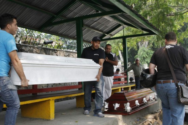 Policía recopila videos para esclarecer quíntuple crimen