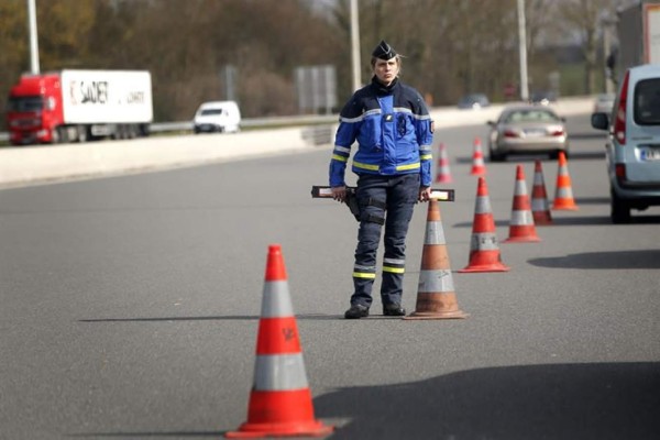 Francia refuerza las medidas de seguridad tras los atentados de Bruselas