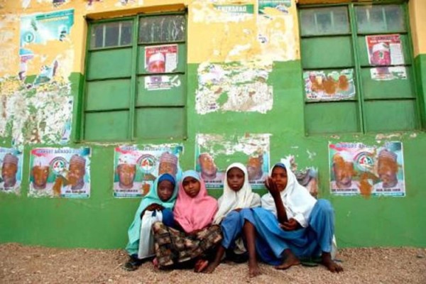 Nigeria: 14 estudiantes se escapan de las 129 secuestradas por un grupo islamista armado