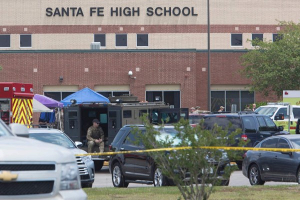 EEUU: Varios muertos y heridos en tiroteo en una escuela de Texas